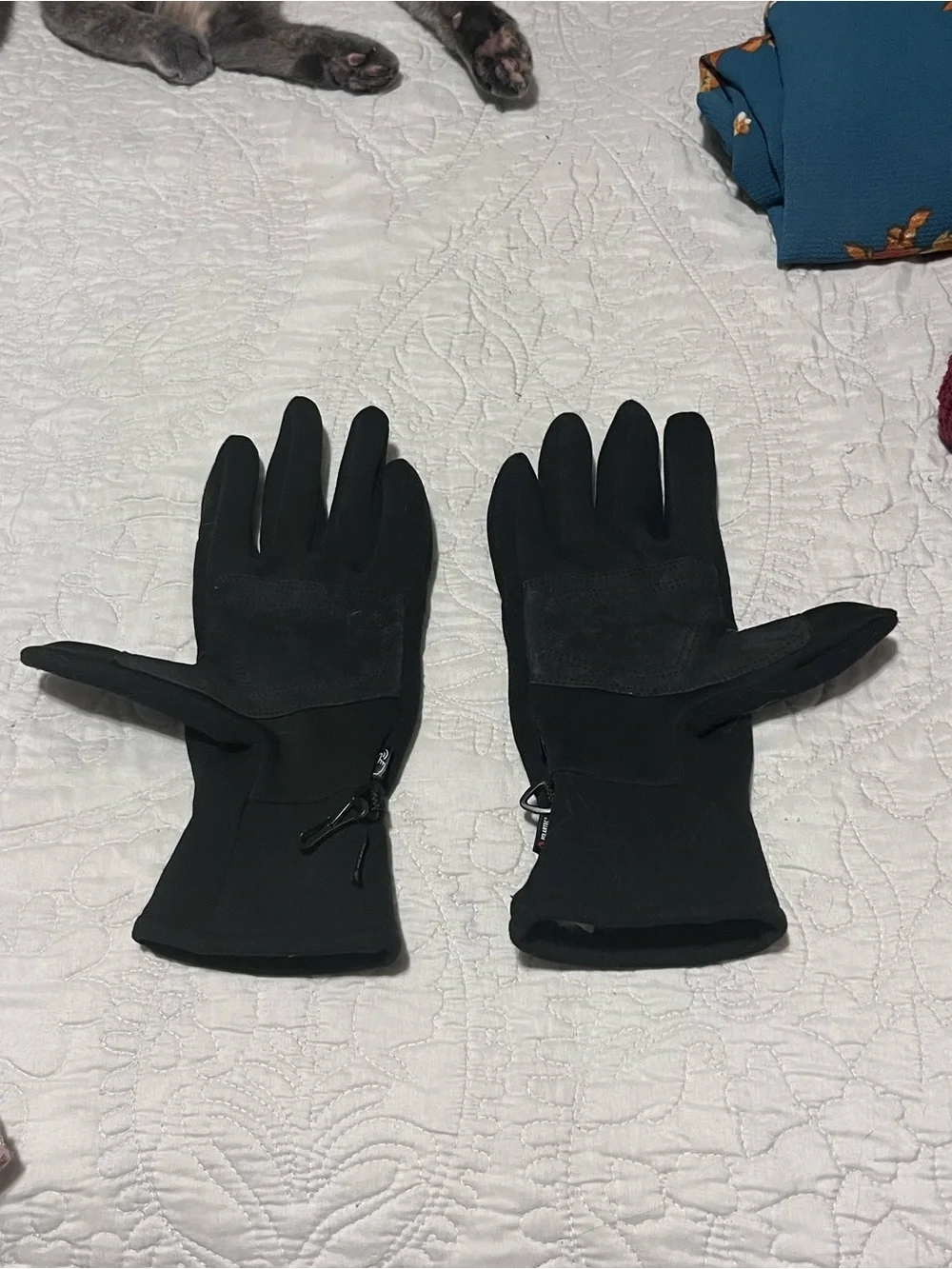 Black Fleece-Lined Outdoor Gloves with Reflective Logo